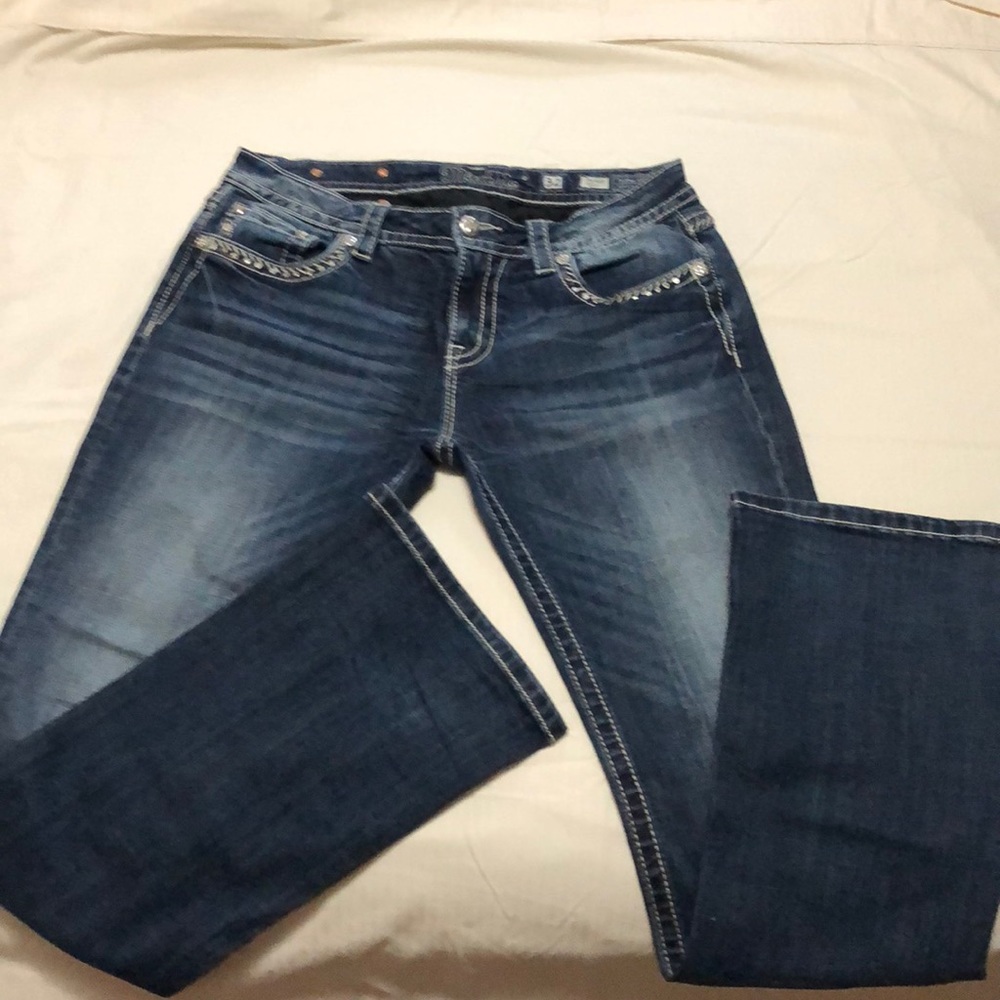 Miss Me Women’s mid rise, boot cut denim jean.